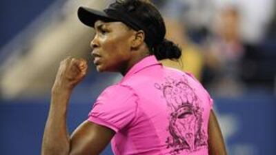 Venus Williams struggled through her first-round victory over Vera Dushevina at the US Open.