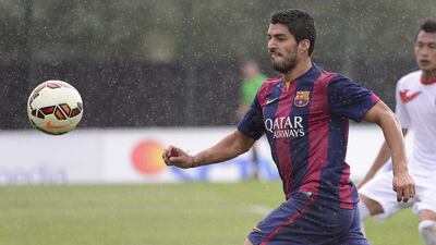 Luis Suarez chases down the ball in a friendly with Barcelona's B team against the Indonesia Under-19 national team on September 24, 2014. Josep Lago / AFP