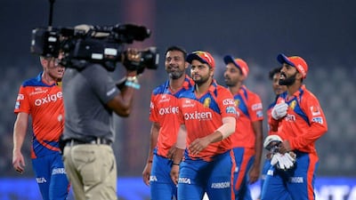 Gujarat Lions' captain Suresh Raina (C) walks with his teammates after winning the 2016 Indian Premier League (IPL) Twenty20 (T20) cricket match between Delhi Daredevils and Gujarat Lions at The Feroz Shah Kotla Stadium in New Delhi on April 27, 2016. AFP / SAJJAD HUSSAIN
