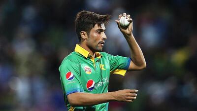 HAMILTON, NEW ZEALAND - JANUARY 17: Mohammad Amir of Pakistan prepares to bowl during the International Twenty20 match between New Zealand and Pakistan at Seddon Park on January 17, 2016 in Hamilton, New Zealand. (Photo by Hannah Peters/Getty Images)