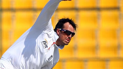 Abu Dhabi, United Arab Emirates- January, 25, 2012: Graeme Swann of England bowls during the second Test match between Pakistan and England at Sheikh Zayed Stadium in Abu Dhabi . ( Satish Kumar / The National ) For Sports