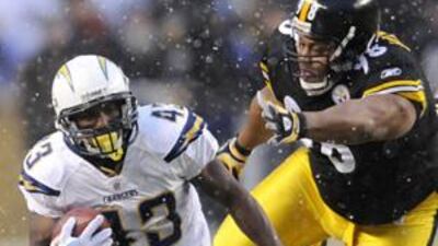 San Diego's Darren Sproles tries to evade Pittsburgh's Casey Hampton during Sunday's play-off clash.