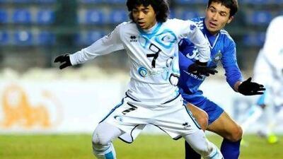 Baniyas’ Haboosh Saleh, left, and Pakhtakor’s Oybek Kilichev, meet again in the Asian Champions League.