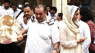 Actor Rajiv Kapoor and actress and niece Kareena Kapoor Khan attend the funeral of his mother and her grandmother Krishna Raj Kapoor. AFP