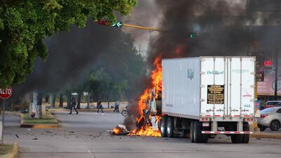A lorry burns in the Mexican city of Culiacan in Sinaloa state after battles between security forces and heavily armed gunmen on October 17, 2019. AFP