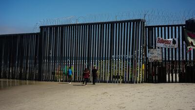 Mexico is sending soldiers and civilian forces to its border with America to curtail illegal migration north, in response to demands from US President Donald Trump. Bloomberg