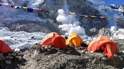 The team includes 13 members of several ranks, one of whom is a doctor specialising in sports medicine and altitude physiology, and three professional mountain climbers, making it the biggest military team in the region to take part in such a climb. Wam