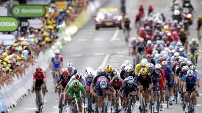 British rider Mark Cavendish surges to victory.