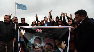 Kurdish protesters hold a poster bearing a portrait of Saleh Muslim as they gather to demonstrate against his arrest, outside the UN office in the northern Iraqi city of Erbil, the capital of the autonomous Kurdistan region, on February 26, 2018, Safin Hamed / AFP