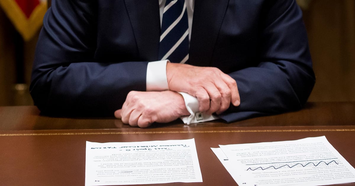 Trump Notes Picture Donald Trump's handwritten notes on Russia caught on camera | The National