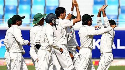 Pakistan celebrate Umar Gul, centre, taking the wicket of the Sri Lankan opener Lahiru Thirimanne on a productive morning on the first day of the second Test for Pakistan in Dubai