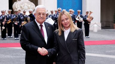 Italian Prime Minister Giorgia Meloni and Palestinian Authority President Mahmoud Abbas meet. REUTERS / Remo Casilli