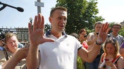 Prominent anti-corruption blogger and opposition leader Alexei Navalny has been charged with a financial crime punishable by prison.