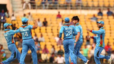 Afganistan’s Hamid Hassan (2R) celebrates the wicket of Zimbabwe captain Hamilton Masakadza during the T20 World Cup cricket match between Zimbabwe and Afghanistan at the VCA stadium in Nagpur on March 12, 2016. / AFP / Prashant Bhoot