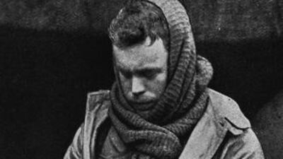 A mud-covered British "Tommy" eating from a can. Poets contrasted the mechanised industrial nature of the conflict with the ordinary person. Popperfoto / Getty Images