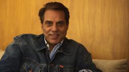 MUMBAI, INDIA -DECEMBER 4, 2008: Film actor Dharmendra at his Juhu residence . (Photo by Manoj Patil/Hindustan Times via Getty Images) 04/12/2008
