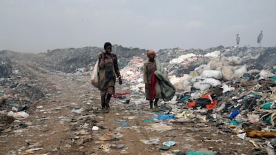Scavengers carry empty sacks as they arrive to sort recyclable plastic materials at the Dandora dumping site on the outskirts of Nairobi, Kenya August 25, 2017. Picture taken August 25, 2017. REUTERS/Thomas Mukoya