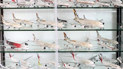 There are 900 model planes in his collection.