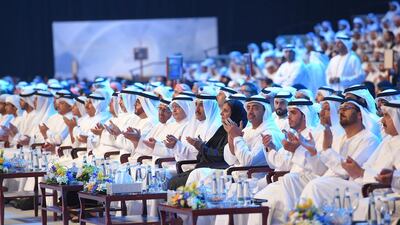Sheikh Abdullah bin Zayed, Minister of Foreign Affairs and International Cooperation, presented the degrees to 1,464 male and female undergraduate and graduate candidates.
