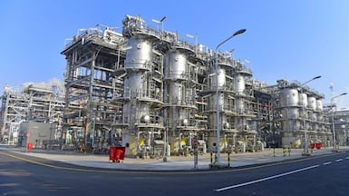 A handout photo released by the official Kuwaiti News Agency (KUNA)on March 10, 2022 shows the Al-Ahmadi refinery south of Kuwait City. Kuwait National Petroleum Company (KNPC) has announced launching the fifth liquified gas line at Mina Al-Ahmadi refinery, the company's second largest project after the clean fuel project. (Photo by KUNA / AFP) / === RESTRICTED TO EDITORIAL USE - MANDATORY CREDIT "AFP PHOTO / HO / KUNA" - NO MARKETING NO ADVERTISING CAMPAIGNS - DISTRIBUTED AS A SERVICE TO CLIENTS ===