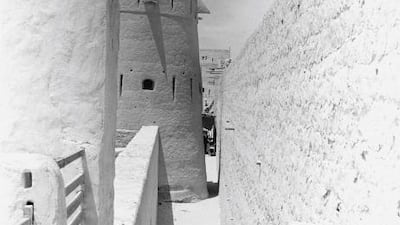 The oldest tower and the gap between the old and new fort following the renovations circa 1950. Ronald Codrai / TCA Abu Dhabi