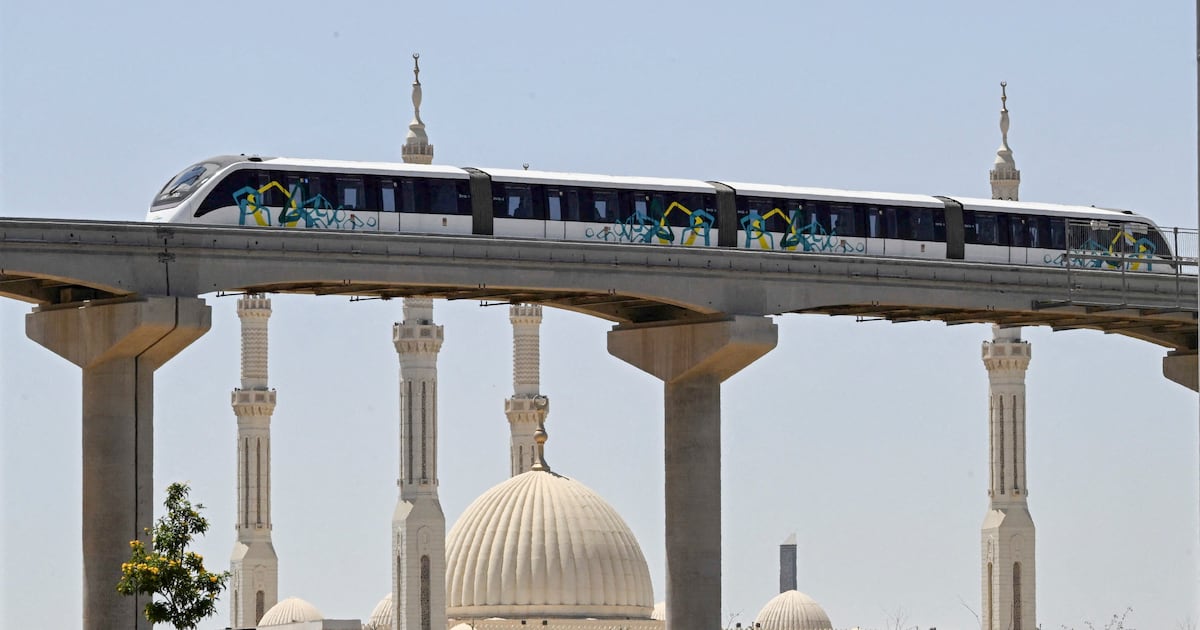 Afrikas erste Einschienenbahn pendelt über Kairo – aber werden sich die 4 ...