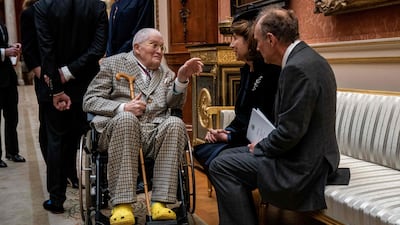 Hockney talks to fellow guests at a lunch for Members of the Order of Merit at Buckingham Palace, London, in 2022. AFP