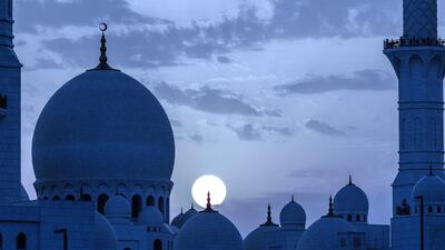 Sunset at Sheikh Zayed Mosque before Ramadan 2018 begins. Victor Besa / The National