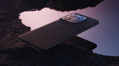 The OnePlus 10 Pro has a 'fluid' 120-hertz display. Photo: OnePlus