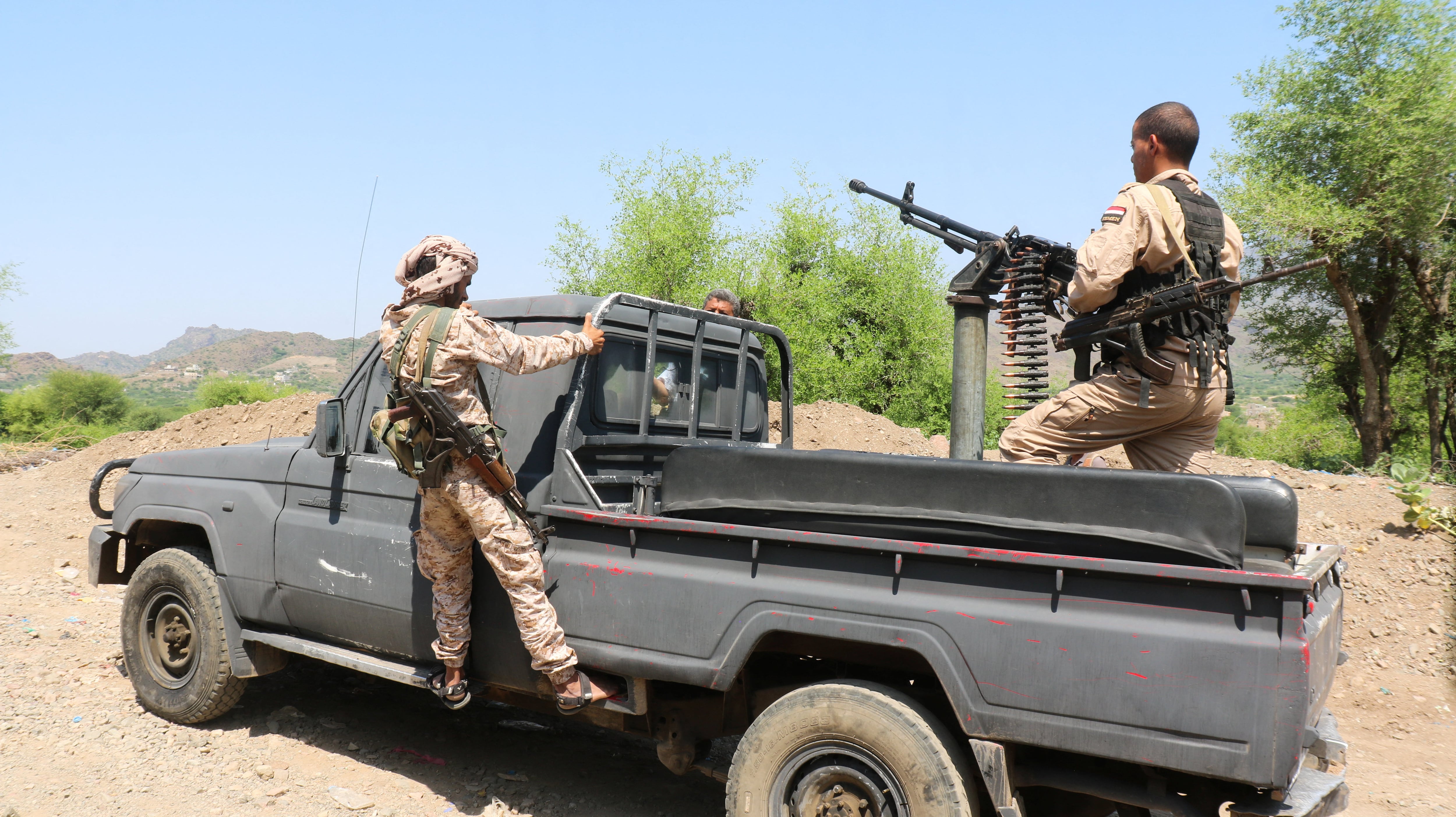 Intensified Clashes Erupt as Houthi Rebels Attempt to Capture Strategic Taiz City