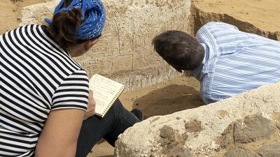 Lara Weiss and Christian Greco read the texts in the new tomb chapel. Photo: The National Museum of Antiquities in Leiden