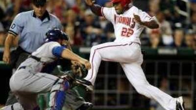 The Nationals' Willie Harris, right, is tagged by the Dodgers catcher Russell Martin.