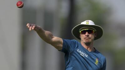 South Africa's Dale Steyn throws a ball during a practice session on the eve of their third test cricket match against India at Nagpur, India, Tuesday, Nov. 24, 2015. (AP Photo/Rafiq Maqbool)