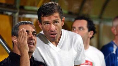 Srecko Katanec, right, the UAE coach, will be without many members of his first-team squad for the Gulf Cup in Yemen.