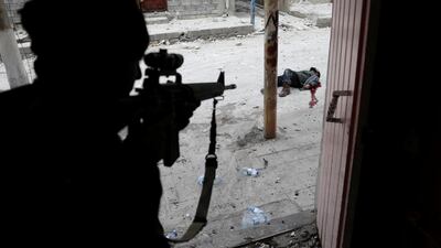 Picture nominated for the Spot News Singles at World Press Photo contest shows an Iraqi special forces soldier shooting dead an ISIL suicide bomber in Mosul on March 3, 2017 Goran Tomasevic / Reuters