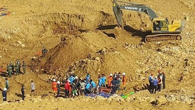 Soldiers and rescue workers search for the bodies of miners killed in a landslide in a jade mining area in Hpakhant, in Myanmar's Kachin state on November 22, 2015. At least 90 people have died in a huge landslide in a remote jade mining area of northern Myanmar, officials said on November 22, as search teams continued to find bodies in one of the deadliest disasters to strike the country's shadowy jade industry. AFP PHOTO