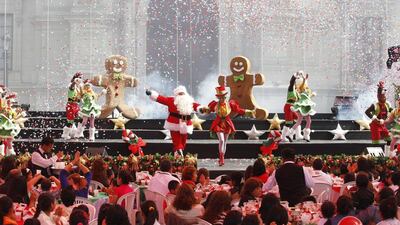Peru: Dancers dressed as Santa Claus and an elf perform for children from orphanages in an event ahead of Christmas celebrations at the Government Palace in Lima. Reuters / Enrique Castro-Mendivil