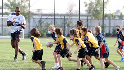 A Speranza 22 player oversees the training session.