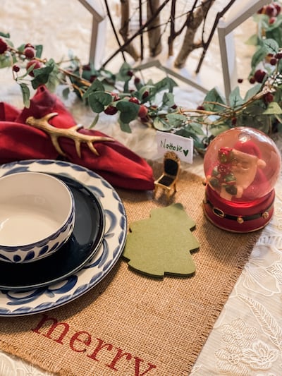 The festive table is the ideal place to try out different trends and themes without spending too much. Photo: Nathalie Khouri / The Cozy Interiors