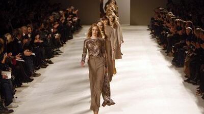 Chloé's Paris offerings summed up the key trends of the week: feminine shapes, a couture-type finish to fabrics and sober colours.