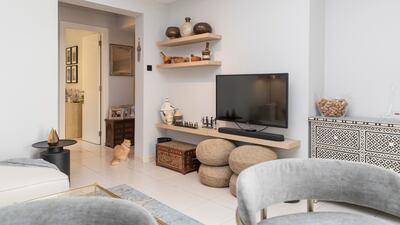 Caroline’s smartly decorated living room