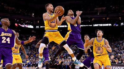 Stephen Curry of the Golden State Warriors shoots over Jordan Clarkson of the Los Angeles Lakers at the ORACLE Arena in Oakland. Thearon W Henderson / Getty Images / AFP