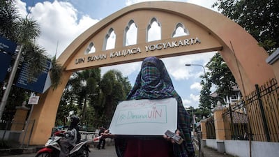 Some Indonesian universities have pushed female students to ditch the niqab because of extremism fears in the world's biggest Muslim-majority nation. / AFP PHOTO / KOKO