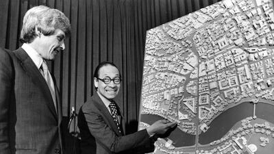 President John F Kennedy Memorial Library Corporation President Stephen Smith, left, and Pei reveal new plans for the complex in Cambridge, Massachusetts, in 1974. Getty Images