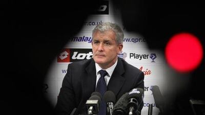 Mark Hughes, who left Fulham last summer, was linked to Chelsea and Aston Villa, but no job offer was offered, recently he was linked to Sunderland, before accepting the job at Loftus Road.
