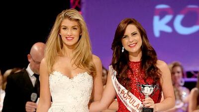Amy Willerton presents an award to Kim Fletcher.