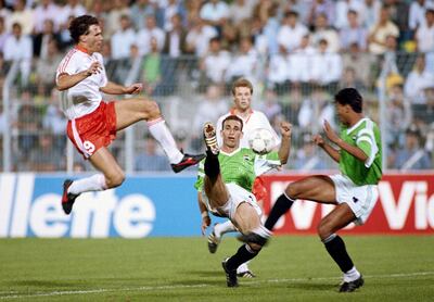 Marco Van Basten of the Netherlands challenges Hossam Hassan of Egypt during their Group F match of the 1990 FIFA World Cup on June 12, 1990 at the Giuseppe Meazza Stadium in Palermo, Italy. The match ended in a 1-1 draw. (Photo by David Cannon/Getty Images)