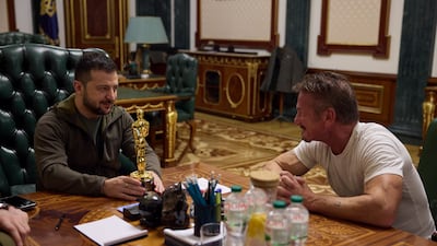 Actor Sean Penn gives an Oscar statuette to Ukrainian President Volodymyr Zelenskyy. EPA