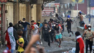 Iraqi protesters clash with Iraqi security forces at Baghdad's Khallani square during ongoing anti-government demonstrations on November 11, 2019. AFP