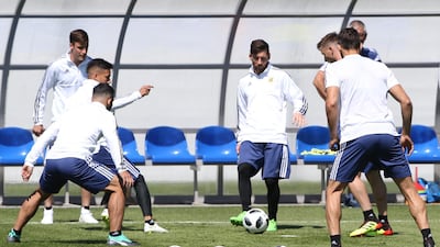 Lionel Messi, centre, takes part in training. Gabriel Rossi / Getty Images